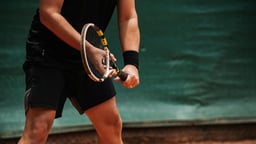 Dramaatiline pilt tennisematšist.